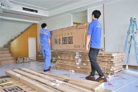 左右手家居安裝公司合作伙伴頂固敲鐘上市，定制家具上市公司再添強(qiáng)將！1
