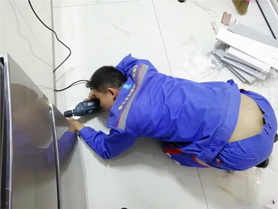 每一次安裝服務(wù)背后，都是安裝師傅們無數(shù)次的跪地而行3