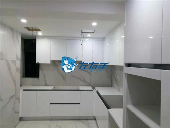 左右手櫥柜安裝、櫥柜門安裝（有水?。? /></a>
</p>
<p style=