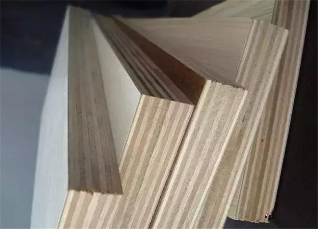 左右手家居安裝師傅告訴你，做衣柜應(yīng)該用什么板材？