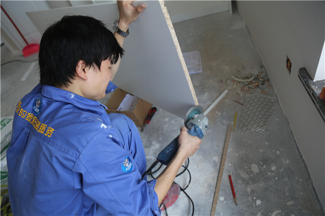 驚！一個(gè)核桃就能輕松解決家具維修問題