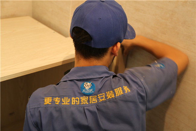 櫥柜安裝中如何處理煤氣管道、煙道管、燈線等問題
