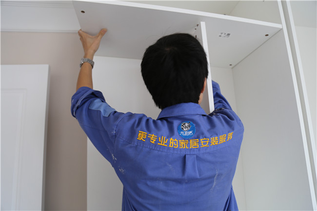 左右手，為您提供更專業(yè)的家具安裝服務(wù)