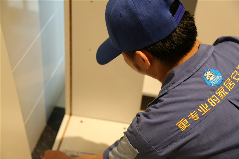 定制衣柜安裝最全攻略，趕快學(xué)起來(lái)