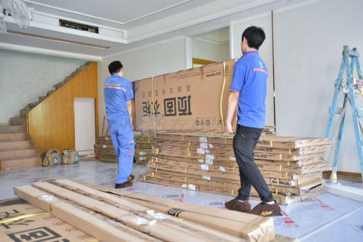 左右手家居安裝公司合作伙伴頂固敲鐘上市，定制家具上市公司再添強(qiáng)將！1