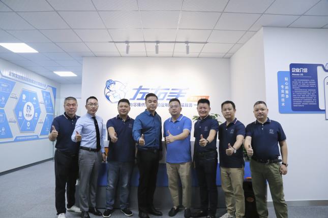左右手成都總包商開業(yè)儀式取得圓滿成功！
