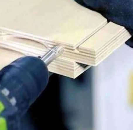 深圳板式家具品牌;板式家具隱形件和三合一對比，有什么優(yōu)缺點？