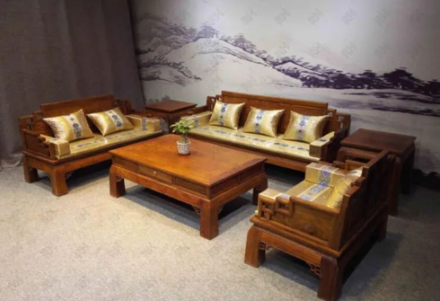 大葉紫檀家具：刺猬紫檀沙發(fā)五件套價格怎么樣，沙發(fā)保養(yǎng)技巧有哪些呢？