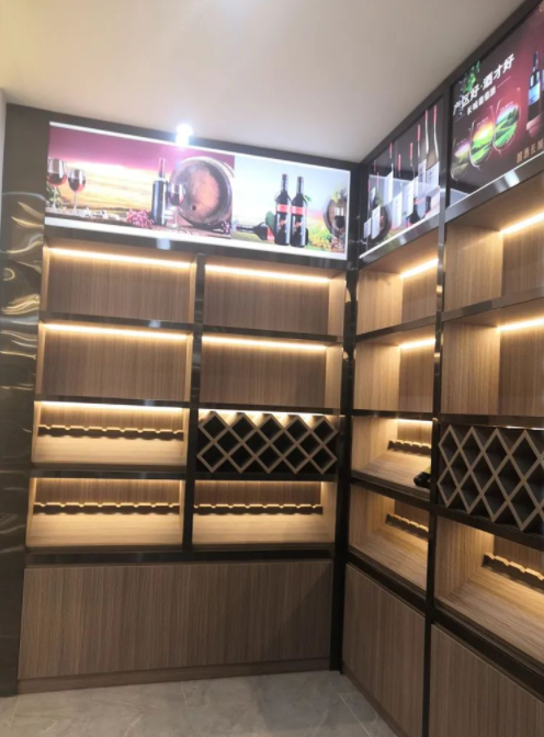 蘇州展示柜定制：妙用不銹鋼，打造輕奢風紅酒展示柜