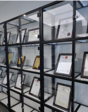 工業(yè)鋁型材配件：工業(yè)鋁型材展示柜有何優(yōu)點？