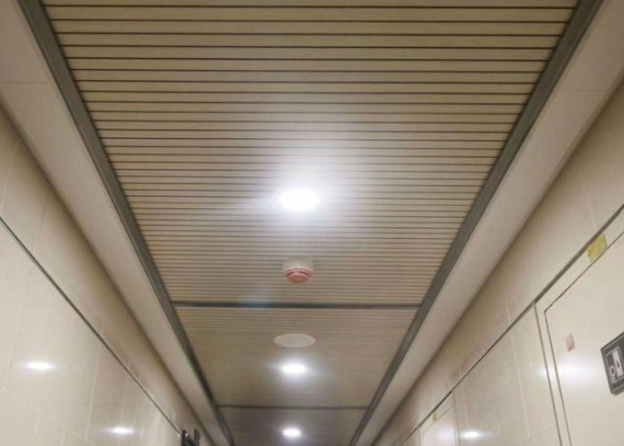 木制穿孔吸音板：吸音板吊頂做法是什么？安裝隔音吊頂注意事項(xiàng)