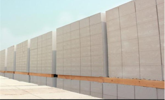 實(shí)木酒柜定制：紅酒柜選購方法，紅酒柜哪個(gè)牌子好？