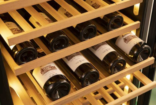 廚房整體櫥柜效果圖：廚房整體酒柜選購(gòu)有哪些注意事項(xiàng)？