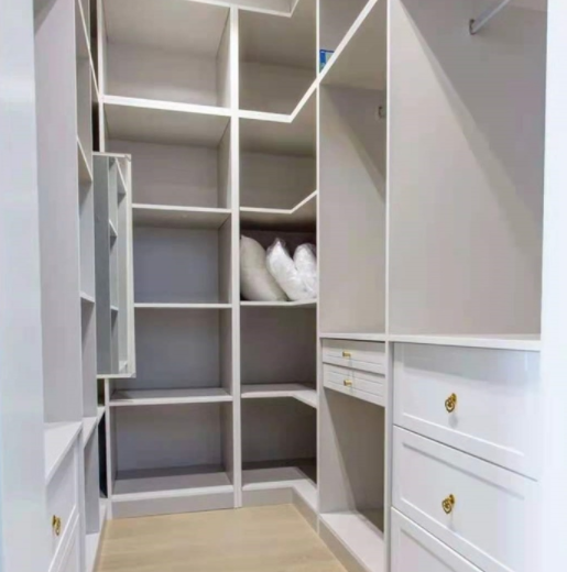 衣帽間設(shè)計圖：衣帽間的“門”怎么加？加到哪好呢？